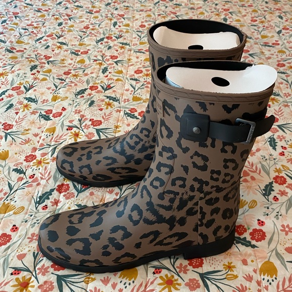 🍁NEW🍁 Hunter Original Refined Short Cheetah Print Rain Boots - Picture 3 of 11